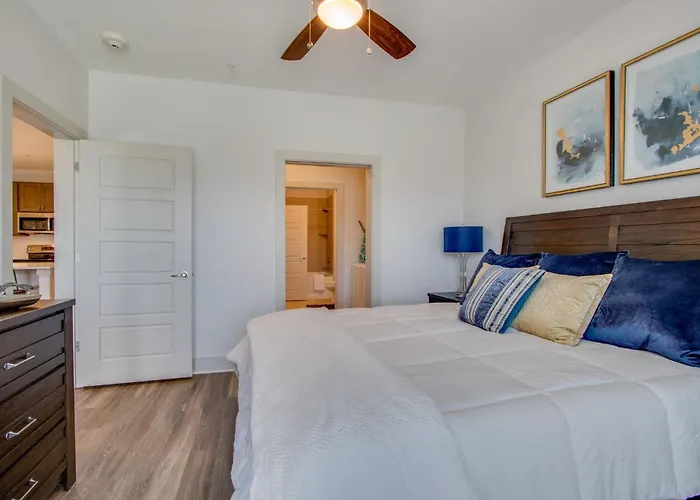 New East Nash - King Bed Short Drive To Dwntwn